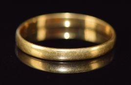 A 22ct gold wedding band / ring, 1.8g, size Q