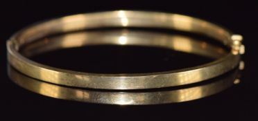 A 9ct gold bangle, 7.5g, 6 x 5.5cm