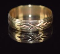 A 9ct gold ring with cut out decoration, 2.8g, size W