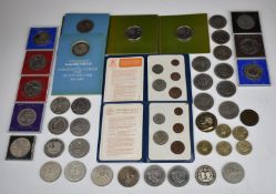 A collection of modern crowns, £2 coins etc, including silver
