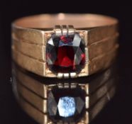 A 14k gold signet ring set with a cushion cut garnet, 4.8g, size V