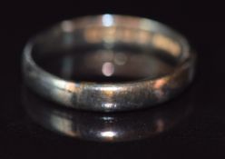 A 22ct gold wedding band / ring, 3.9g, size M