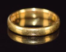 A 22ct gold wedding band / ring, 3.9g, size K