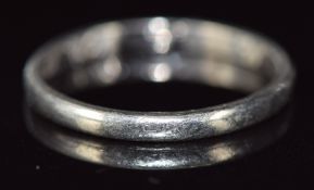 A platinum wedding band / ring, 3.8g, size R