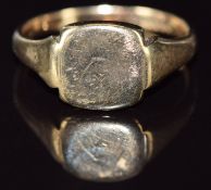 A 9ct gold signet ring, 6.4g, size Z