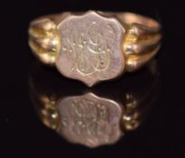 A 9ct rose gold signet ring, Chester 1916, 2.6g, size R