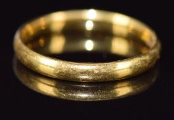A 22ct gold wedding band / ring,3g, size P