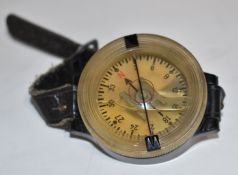 WW2 FL 23235-1 AK 39 Bakelite wrist compass numbered 30222949