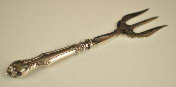 Victorian or Edward VII hallmarked silver handled pickle fork with silver plated tines, handle