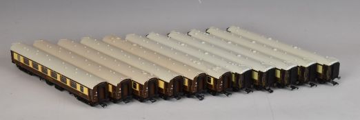 Eleven Bachmann and Hornby 00 gauge model railway Pullman coaches, some with working lights.