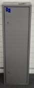 Brattonsound shotgun or rifle cabinet or safe fitted for 11 guns, with two sets of keys, 132 x 40.