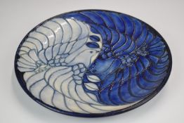 Moorcroft 'trial' charger decorated with doves, dated 30-9-92, diameter 22cm