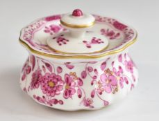 Meissen covered pedestal cache pot or inkwell with puce flower decoration, diameter 7 x H5.5cm