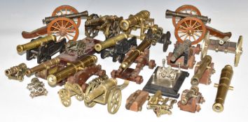 Twenty five model cannon many with brass barrels, longest 24cm