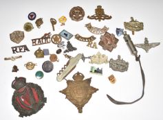 Small collection of military badges including Stormont, Dundas and Glengarry Highlanders, Duke of