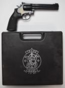 Umarex Smith & Wesson 586 .177 ten shot double-action CO2 air pistol/ revolver with textured grip