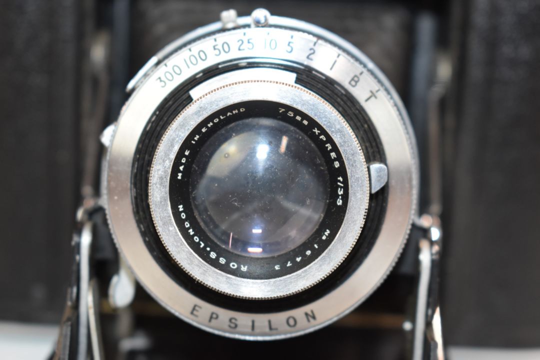 Ross Ensign Selfix 12-20 folding camera fitted with Xpres 75mm f3.5 lens, in original leather case - Image 2 of 7
