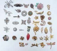 A collection of brooches including Monet, vintage brooches, spider, Sphinx, etc