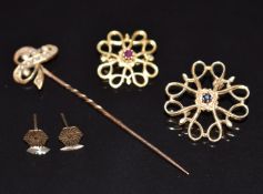 A 15ct gold Art Nouveau stick pin in the form of a shamrock set with seed pearls (1.7g), two 9ct