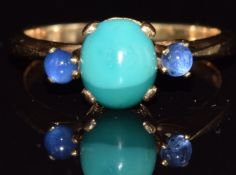 An 18k gold ring set with a turquoise cabochon and sapphire cabochons, 3.5g, size M