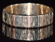 A 9ct gold tri-coloured wedding band / ring, 5.7g, size U