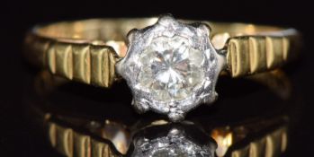 An 18ct gold ring set with a diamond of approximately 0.25ct in a platinum setting, 2.5g, size K