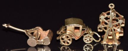 A 14ct gold rotating ferris wheel charm, 14ct gold cart/ carriage (2.9g) and a 9ct gold lawn mower