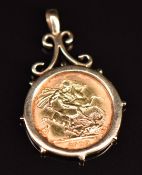 Elizabeth II 2000 gold half sovereign in 9ct gold pendant mount, 5.8g