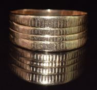 An 18ct gold ring with textured decoration, 3.2g, size S