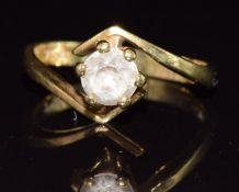 An 18ct gold ring set with a spinel, 3.5g, size K