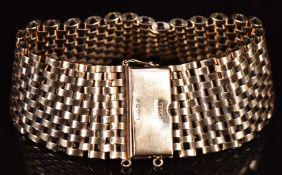 A 9ct gold gate bracelet, 19cm long, 50.1g