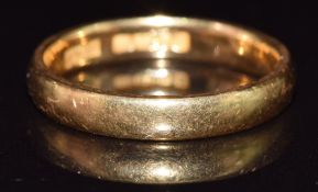 A 22ct gold wedding band / ring, 5.3g, size P