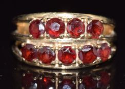 A 9ct gold ring set with garnet, 3.9g, size P