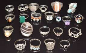 Twenty silver rings including agate, Navajo, marcasite, agate, 9ct gold and silver, etc
