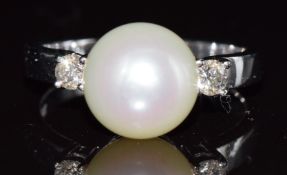 An 18k white gold ring set with a pearl and diamonds, 4.5g, size L