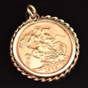 Elizabeth II 1976 gold full sovereign in 9ct gold pendant mount, 9.8g