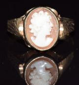 A 9ct gold ring set with a cameo, 2.6g, size P