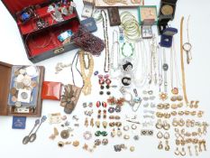 A collection of jewellery including silver, 9ct gold cufflink, silver Mizpah plaque, silver