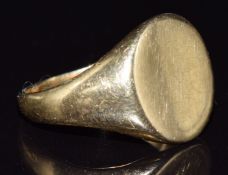 An 18ct gold signet ring, 6.1g, size I