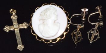 Victorian/ Edwardian 9ct gold brooch set with a coral cameo (6.6g, 2.8cm), 9ct gold earrings and a
