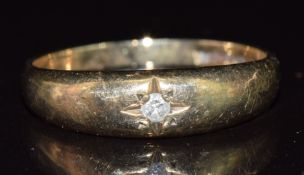 A 9ct gold ring set with a diamond in a star setting, 2.1g, size P