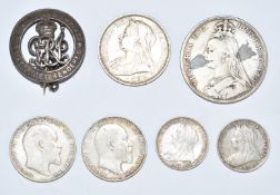 A collection of Victorian and Edwardian silver coins to include an 1892 crown, 1899 half crown, 1898