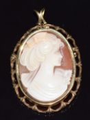 A 9ct gold pendant/ brooch set with a cameo, 7g, 3.5 x 2.5cm