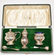 Goldsmiths & Silversmiths Company Ltd George VI cased hallmarked silver cruet set comprising salt,