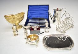 Georgian hallmarked silver salt raised on three feet, (marks rubbed) with spoon to suit, pair of