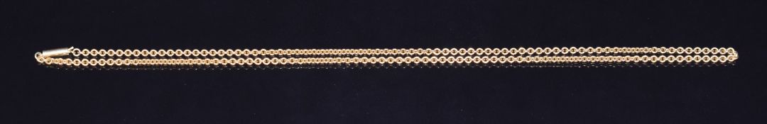 A 9ct gold necklace/chain with barrel clasp, 41cm long, 4.4g