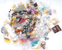 A collection of costume jewellery including Hollywood brooch, filigree, pearl necklace, agate