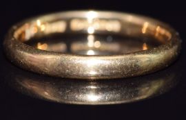 A 22ct gold wedding band / ring, 3.5g, size M