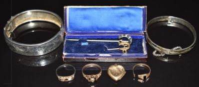 Two 9ct gold rings (2.8g), locket, silver horseshoe stick pin, etc