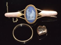 A 9ct gold wedding band/ ring (2cm), 9ct gold heart charm (1.7g 80mm) and 9ct gold brooch set with a